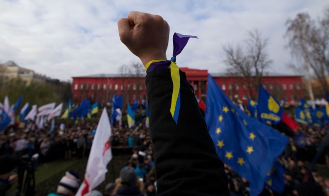 Противостояние растет: 500 афганцев уже защищает Евромайдан. Им на помощь из западных областей выезжают работники Беркута