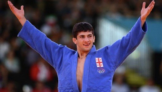 Грузинський дзюдоїст після перемоги над росіянином показав йому на прапор своєї країни у себе на грудях... (Відео)
