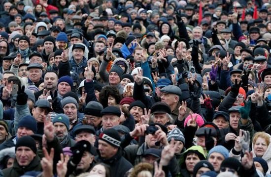 Запорожці на марші, або шалтай-балтай ПАП посипався прямо на стіні. Отак і розвалюється обридла влада (Фото)