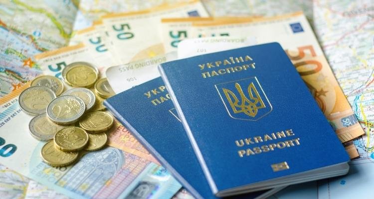 Заграничный биометрический паспорт Украины дает право на безвизовый выезд с деловыми и туристическими целями в 82 страны. Сколько это стоит...