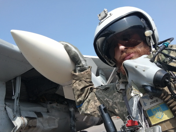 «Дайте нам F-15 і ми надеремо росіянам дупи». Легендарний пілот МіГ-29 Джус розповідає про внутрішню кухню ВПС (Фото. Відео)