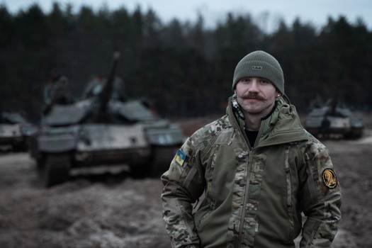 З повагою від народу... Не «200-тий», а «загиблий» або «на щиті».  Не «300-тий», а «поранений».