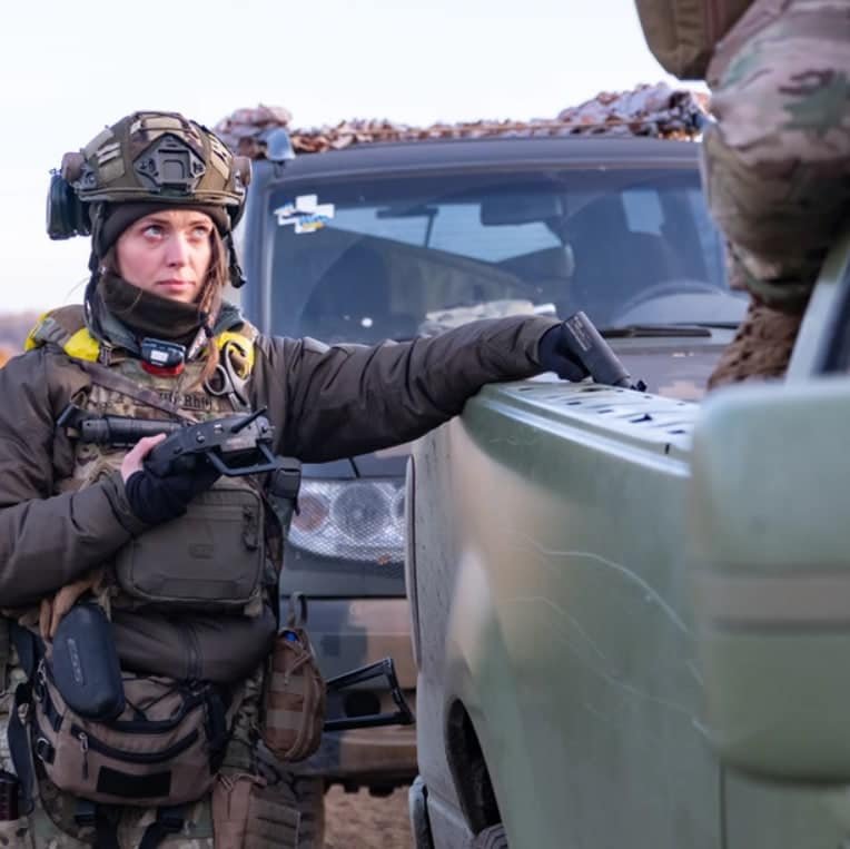 Така краса і така біль, така сильна біль... Загинула 28-річна воїн ДФТГ "Хартія" Владіслава Черних (Фото. Відео)