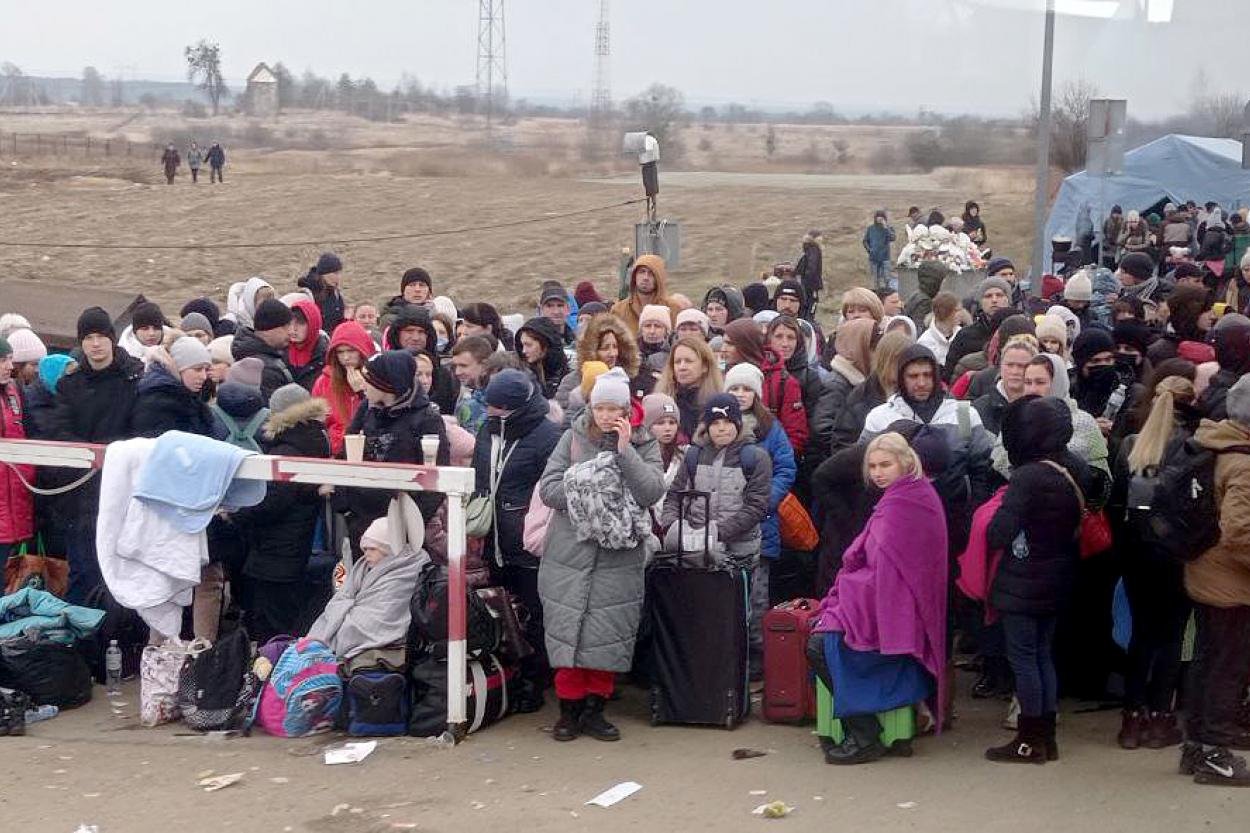 Чи думають біженці повертатися до України? Половина не думає
