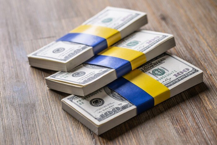 По різні сторони «барикади»...