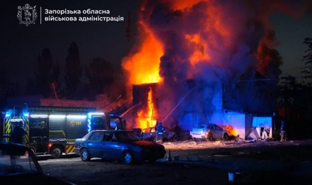 Злочини кремля: ворог скинув на Запоріжжя 10 авіабомб (Відео)